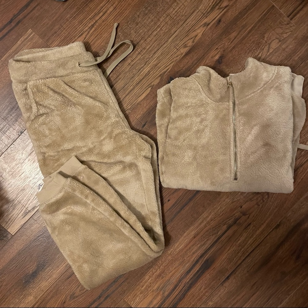 TRACKSUIT TEDDY SWEATER AND JOGGER SET